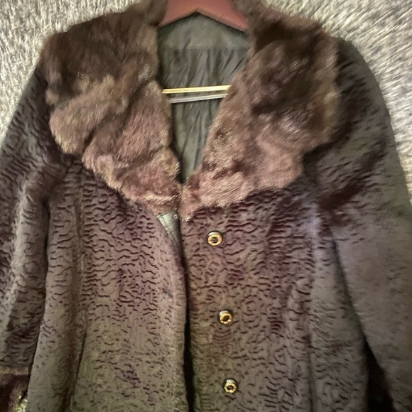 Vintage Women's Faux Black Persian Lamb Swing
Coat with Faux Mink Collar & Cuffs - Picture 13 of 16